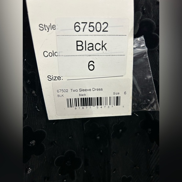 Mac Duggal 67502 NWT Floral Applique Long Sleeve A Line Gown - Picture 8 of 8